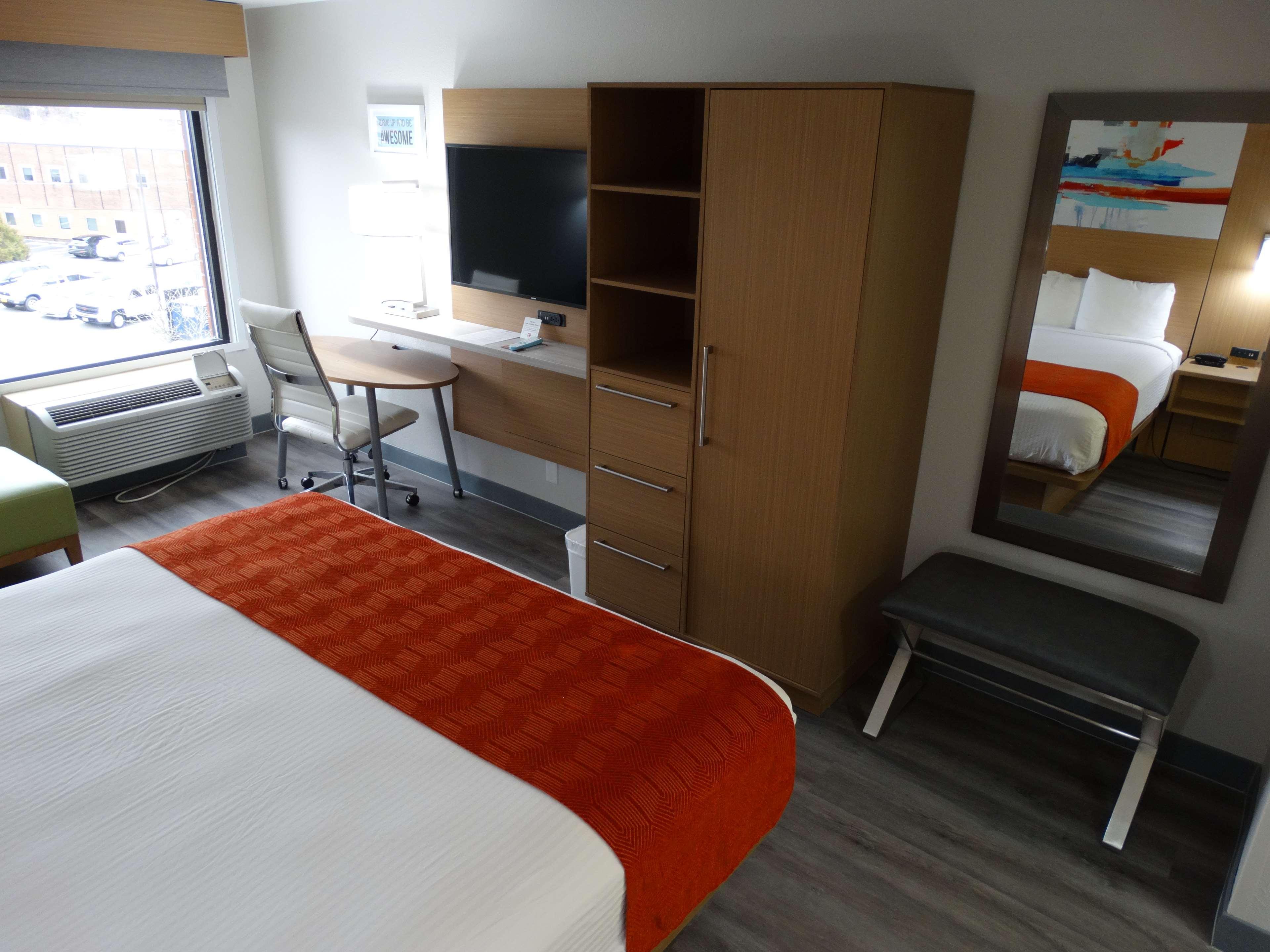 Best Western Plus Executive Hotel Richmond Dumbarton Exteriör bild