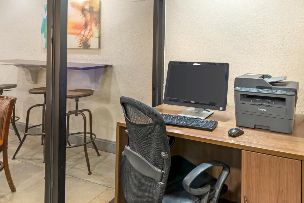 Best Western Plus Executive Hotel Richmond Dumbarton Exteriör bild
