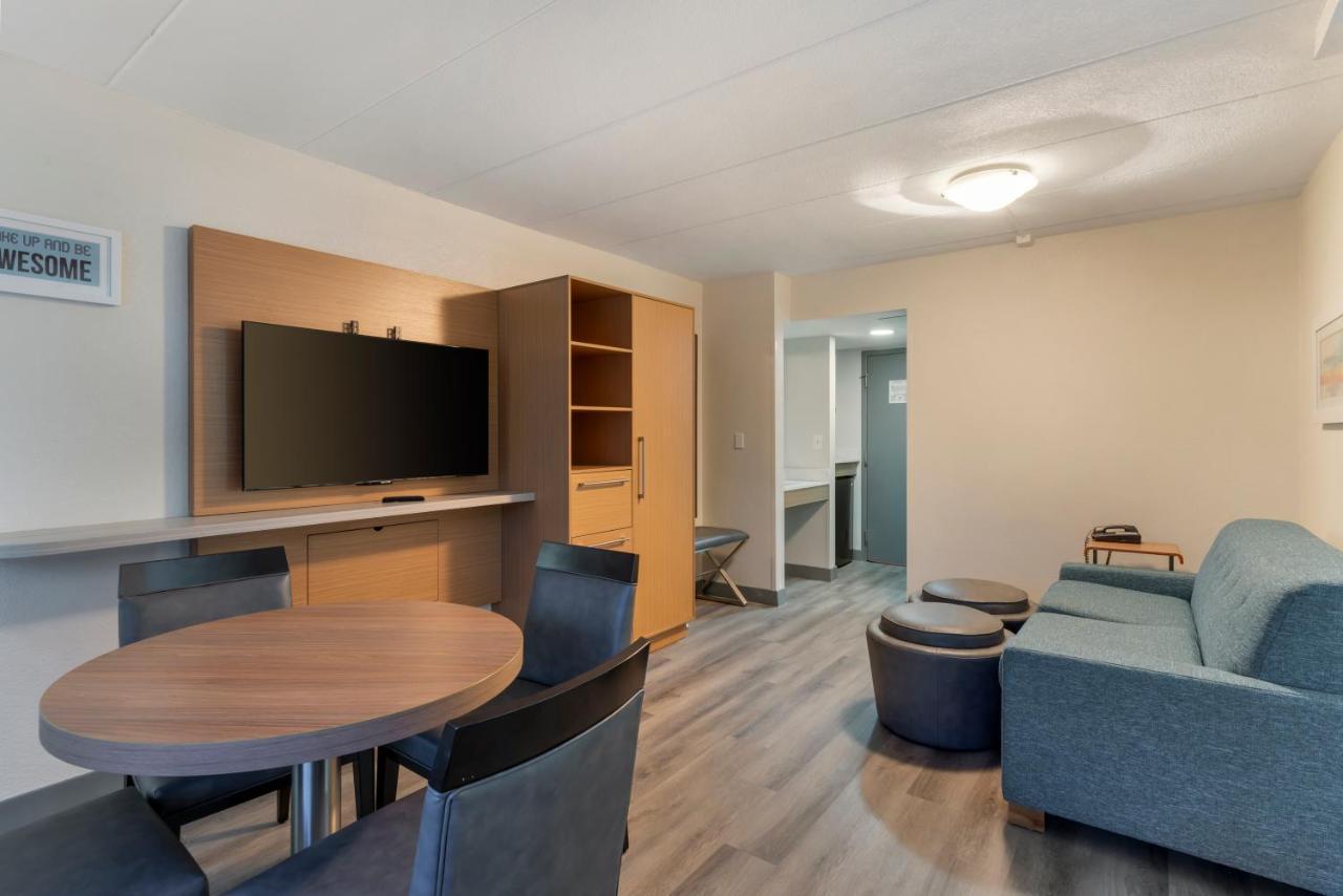 Best Western Plus Executive Hotel Richmond Dumbarton Exteriör bild
