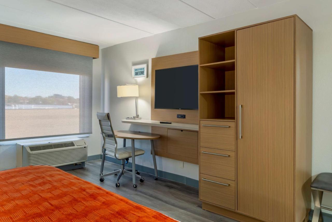 Best Western Plus Executive Hotel Richmond Dumbarton Exteriör bild