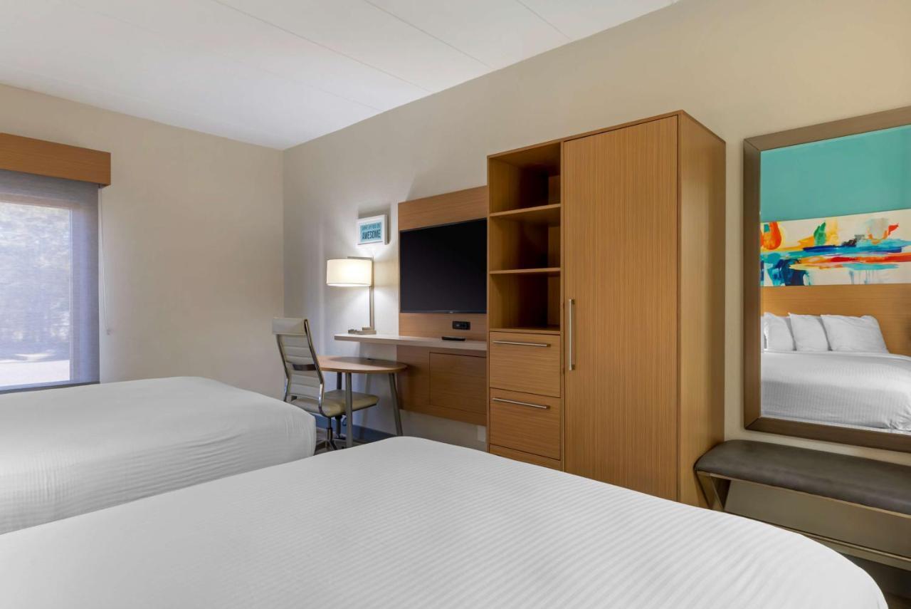 Best Western Plus Executive Hotel Richmond Dumbarton Exteriör bild